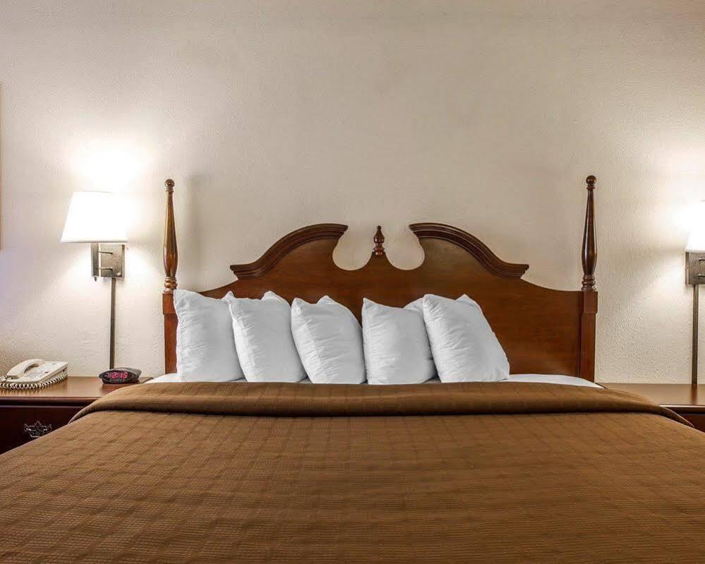 Quality Inn Suwanee I-85 Екстериор снимка
